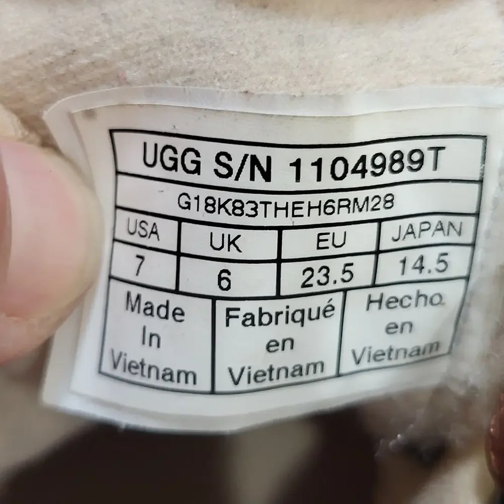 Little kids UGG Boots  Brown leather size 7_5